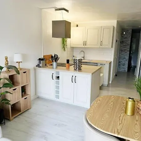 Апартаменти Blue Bay Home, Tennis, Piscine, Boulodrome *