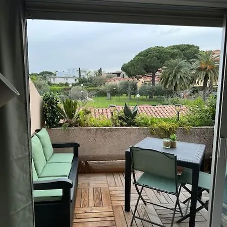 Blue Bay Home, Tennis, Piscine, Boulodrome Апартаменти *