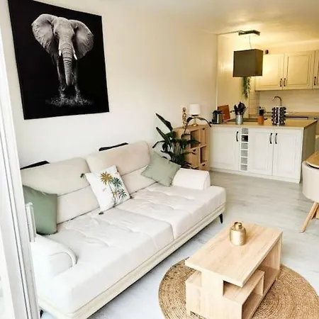 Apartment Blue Bay Home, Tennis, Piscine, Boulodrome *
